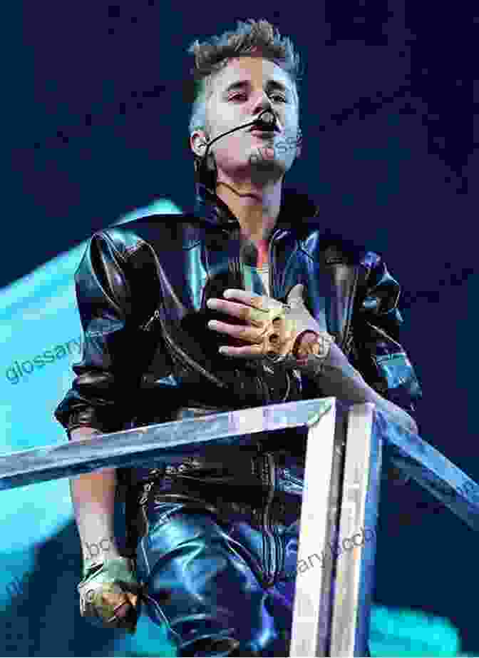 Justin Bieber Performing Live Justin Bieber: The Ultimate Fan 2024/2: 100+ Justin Bieber Facts Photos Quiz + More (Justin Bieber 1)