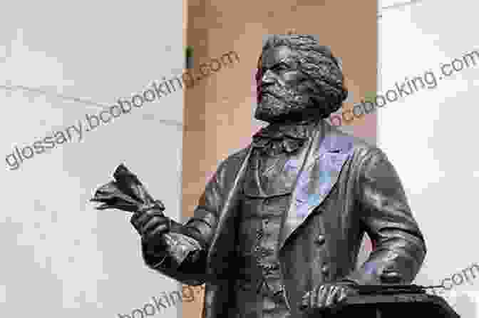 Statue Of Frederick Douglass Who Was The Voice Of The People?: Cesar Chavez: A Who HQ Graphic Novel (Who HQ Graphic Novels)
